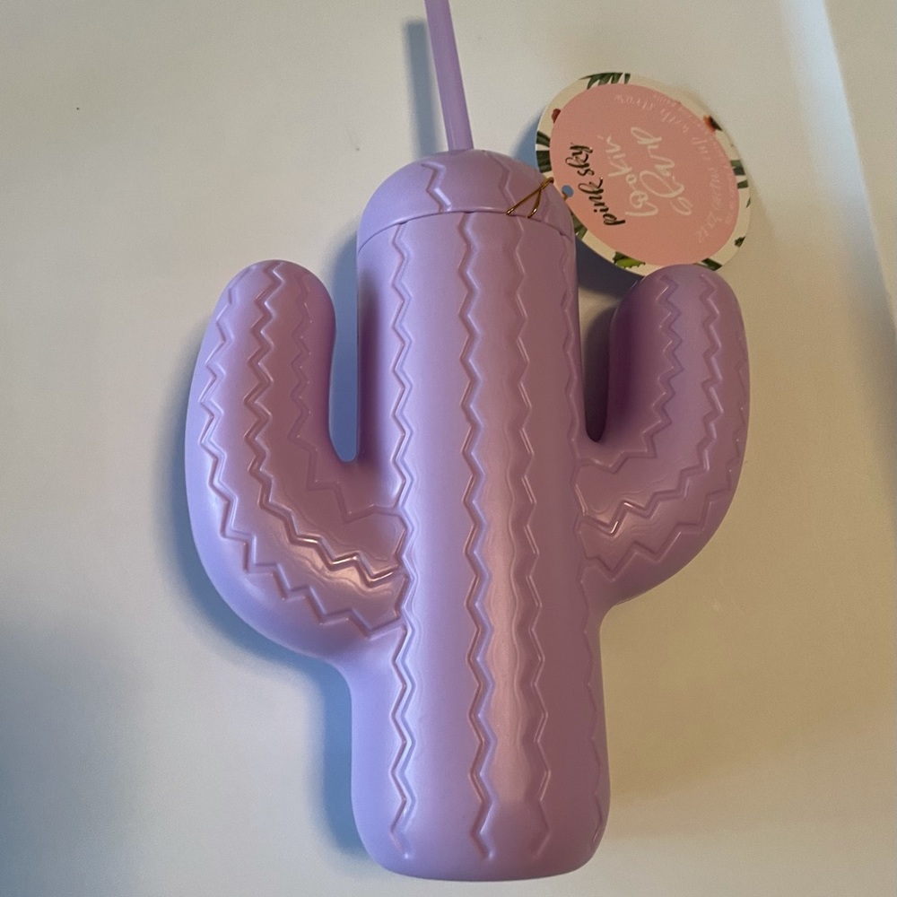 Super fun Cactus Sipper Cup, NWT